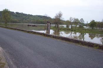Le Confuent du Bec d'Allier en Avril 2001, lors de la crue